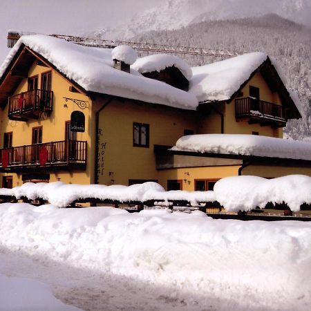 Hotel La Ginestra Cesana Torinese Exterior photo