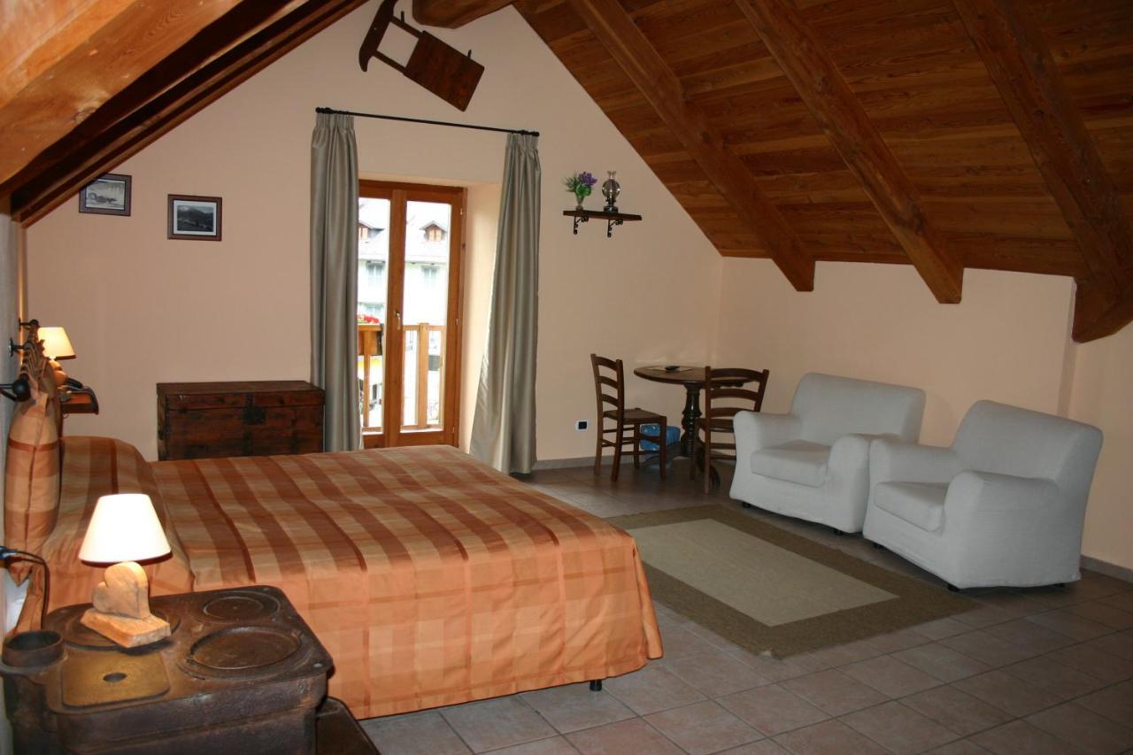 Hotel La Ginestra Cesana Torinese Exterior photo